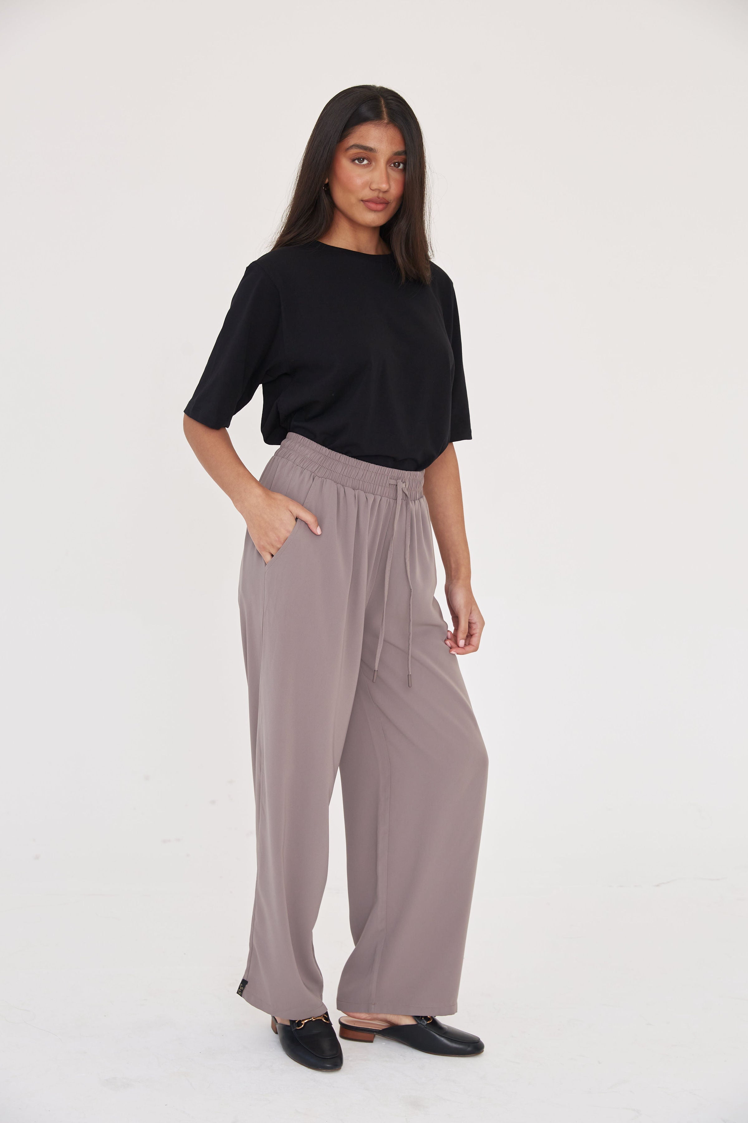 【INCHANT ME】[summer] Rope Semi-Wide Slacks Cotton trousers with a semi-wide leg and a side zip - Beige